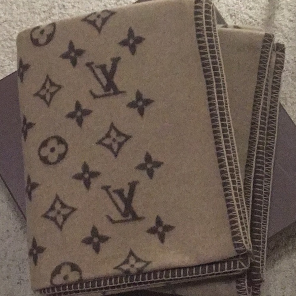 $OLD🤑 LV Plaid Neo Monogram